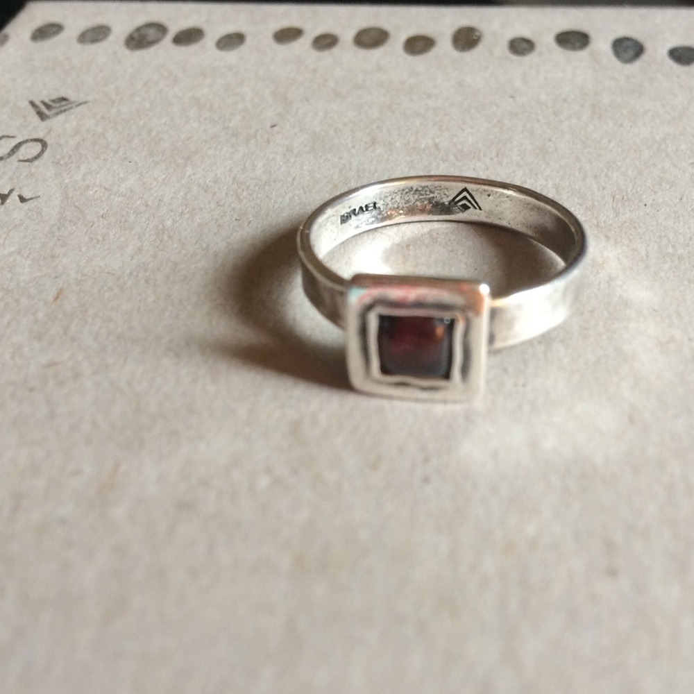 Silpada.925 Sterling & Garnet Ring.